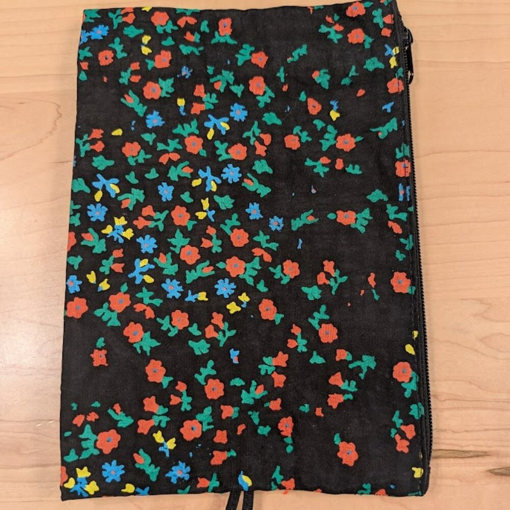 BAGGU Calico Floral Pouch *some damage*